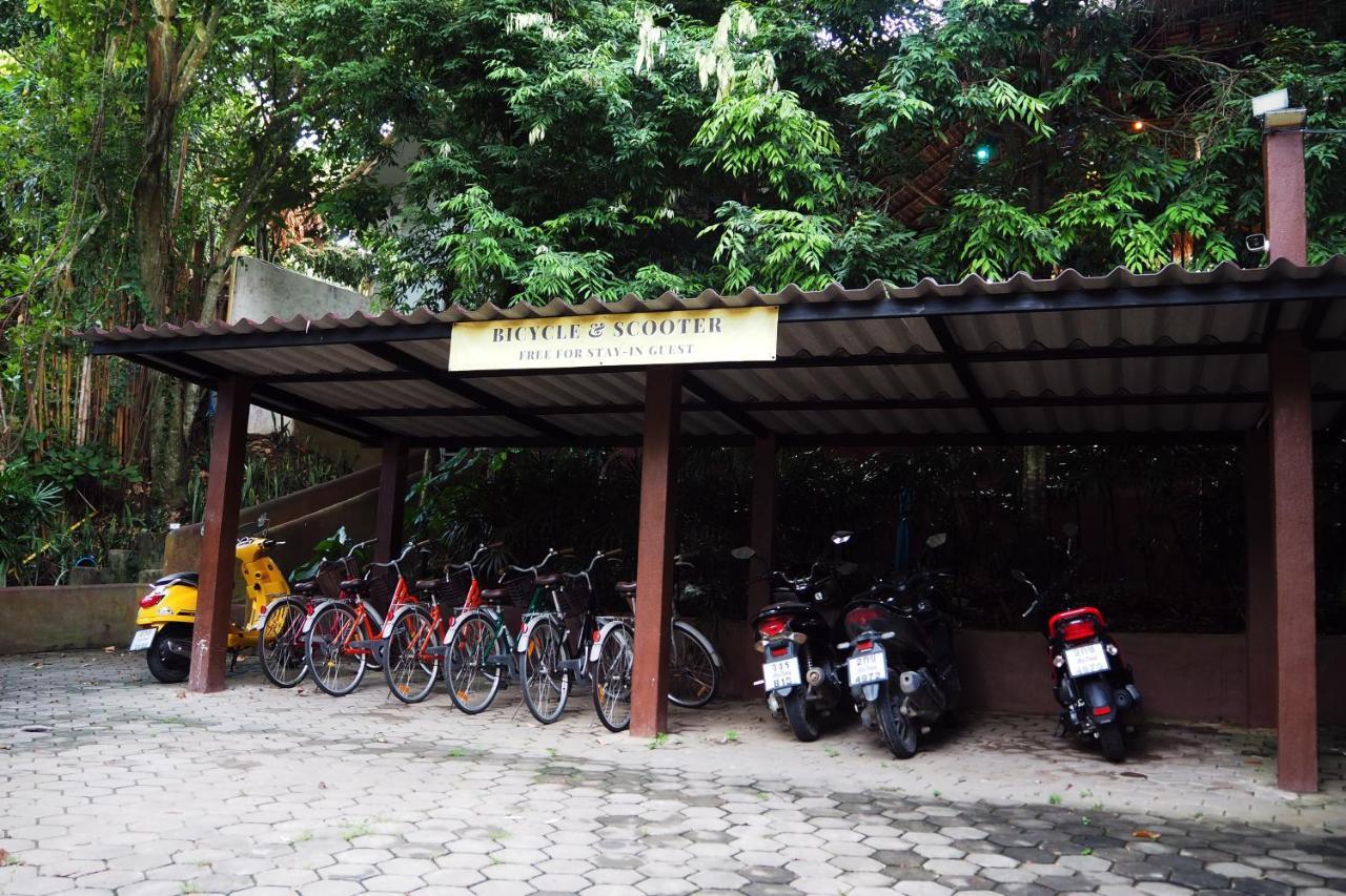 バーンポン ロッジ San Kamphaeng エクステリア 写真